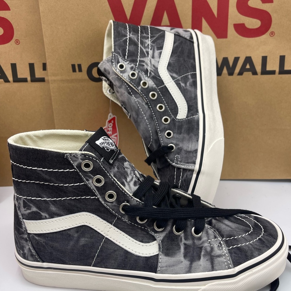 Vans WMNS Sk8-Hi Tapered (Denim Destroy)Black/ Marshmallow Sneakers 
VN0A4U169FL